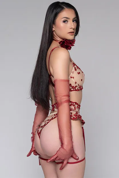 images/lb/lb-cover-luciana-velez-INT.webp