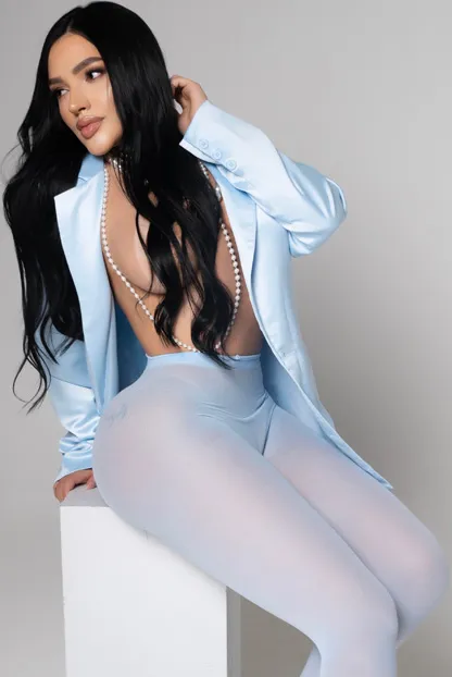 images/lb/lb-cover-sofia-queen-INT39.webp