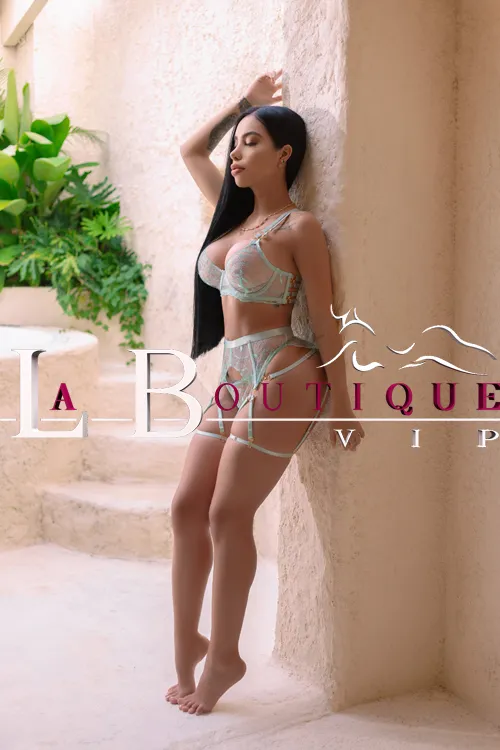images/lb/lb-gallery-aria-teen-d2.webp