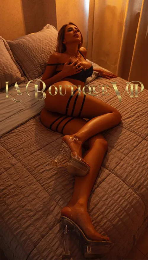 images/lb/lb-gallery-cloe-cherry-A2.webp
