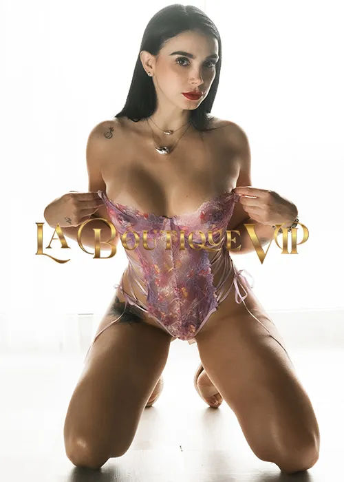 images/lb/lb-gallery-francheska-fleur-B5.webp