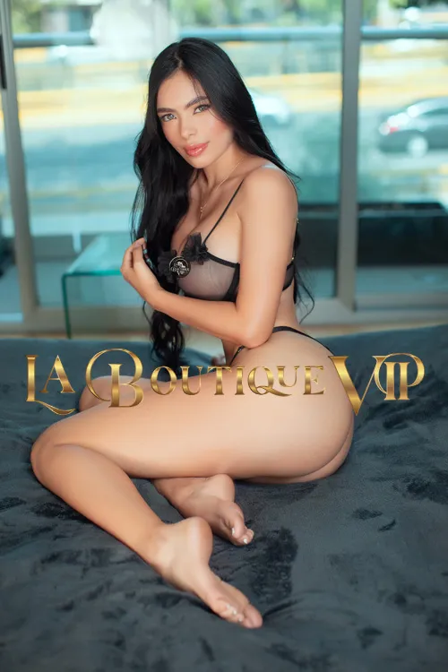 images/lb/lb-gallery-mia-belov-D6.webp