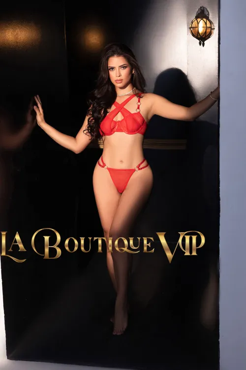 images/lb/lb-gallery-scarlett-gonzalez-A3.webp