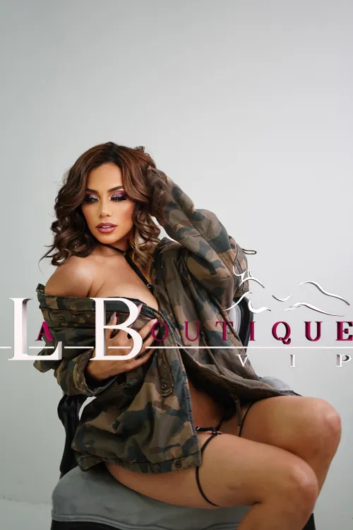 images/lb/lb-gallery-tiffany-queen-a2.webp