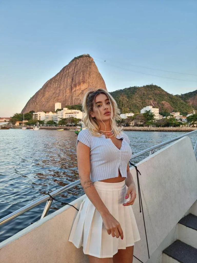 Bella Dias - Brasil 🇧🇷 🚿 3⭐