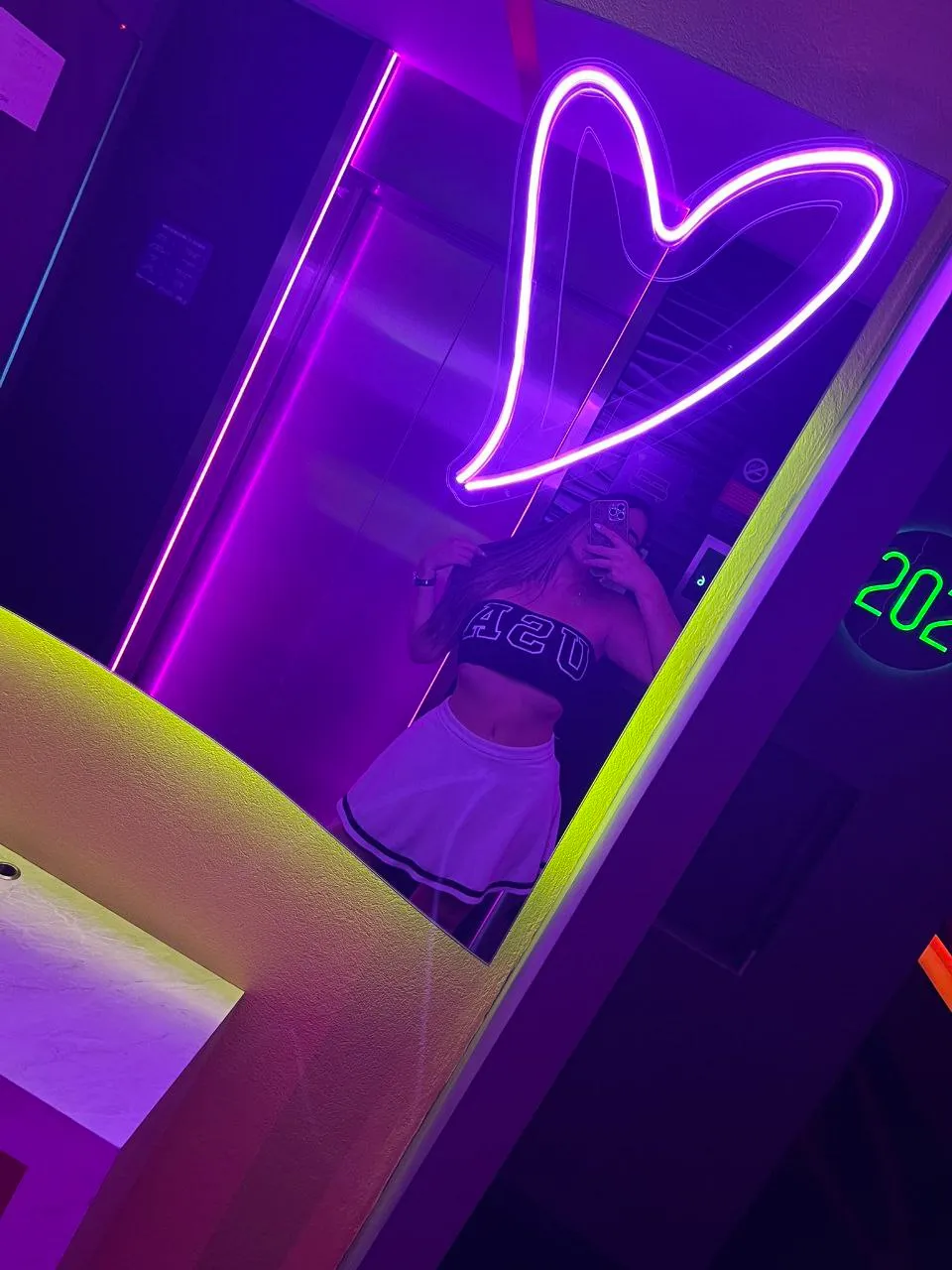 Review of Juliana Zea
